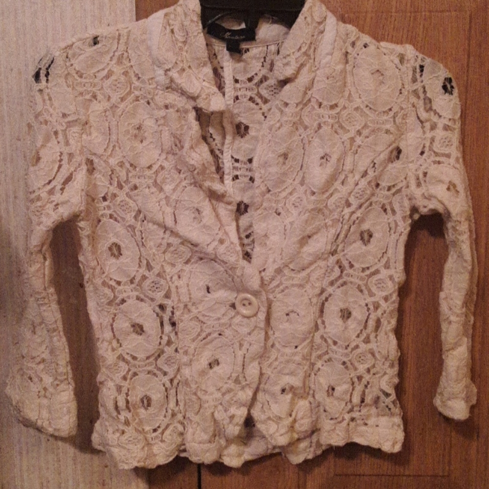 A laced half sleeve  dress cover up